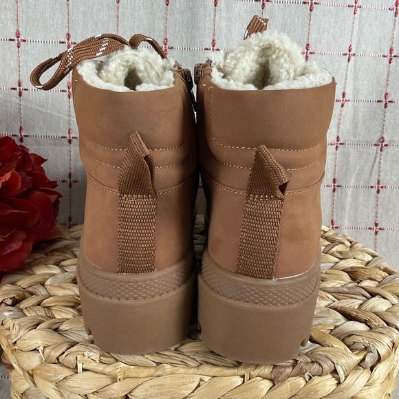 Nordstrom “Chiara” Lug Ankle Boots Fully Faux Sherpa Lined & Faux Leather 7 - Picture 4 of 7